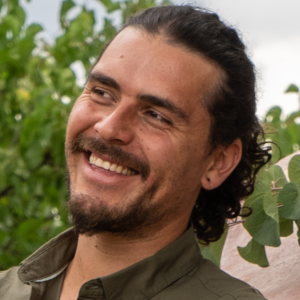 Chan sac Ballam (Permalab), formateur pour GAIA Formation : spécialiste de l’hydrologie régénérative et du Keyline Design, il transmet des méthodes low-tech pour gérer l’eau, régénérer les sols et concevoir des paysages agricoles résilients et autonomes.